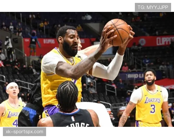 戴维斯低位单打回暖 对比上季内线效率明显提升