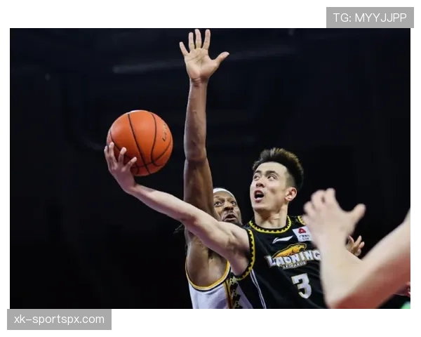 内内转型内线策应核心，高位手递手制造错位提升进攻效率