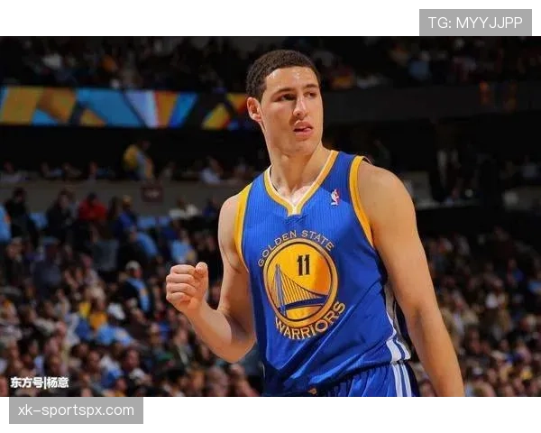 库里无球跑动撕裂防线，比汤普森拉开空间效率更高
