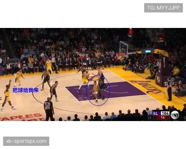 约基奇挡拆牵制防守拉开空间助掘金持续高效得分