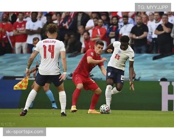 克鲁伊夫边路传中效率下滑如何拖慢球队进攻节奏？